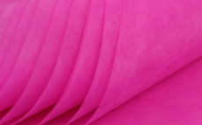 KM NONWOVEN WRAP 50X70 PACK/50 28GSM CERISE